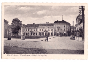 Nakł. Wydawnictwa Fotograficznego Hannsa Kanngiessera z Łodzi. Lata 1940–1945. Ze zbiorów Muzeum Technik Ceramicznych w Kole.