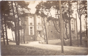 Szpital. Wydawca nieznany. Ok. 1917 r. Ze zbiorów Muzeum Technik Ceramicznych w Kole.