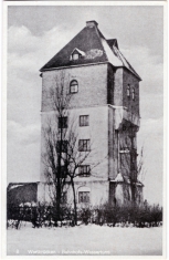 Wieża ciśnień. Zakład Fot. N. Fufajew, Koło. Lata 1940–1945. Ze zbiorów Muzeum Technik Ceramicznych w Kole.