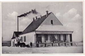 Dawny budynek mleczarni przy ul. Toruńskiej. Fot. N. Fufajew, Koło. Lata 1940–1945. Ze zbiorów Muzeum Technik Ceramicznych w Kole.