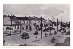 Ulica Sienkiewicza. Zakład Fot. N. Fufajew, Koło. Data koresp. kwiecień 1941 r. Ze zbiorów Muzeum Technik Ceramicznych w Kole.