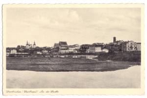 Nakł. Wydawnictwa Fotograficznego Hannsa Kanngiessera z Łodzi. Lata 1940–1945. Ze zbiorów Muzeum Technik Ceramicznych w Kole.