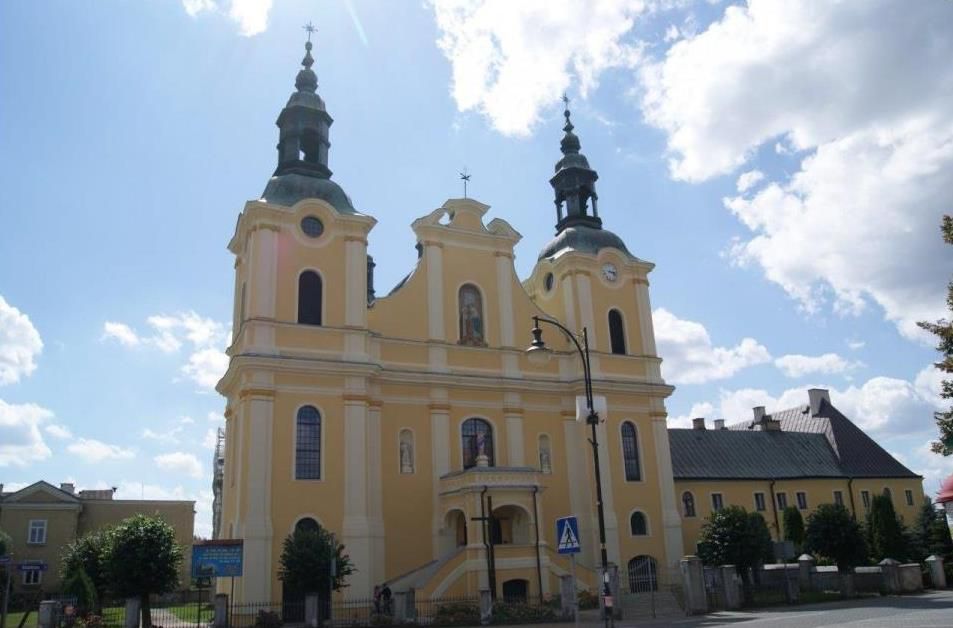 Zdjęcie przedstawia Kościół i klasztor bernardynów