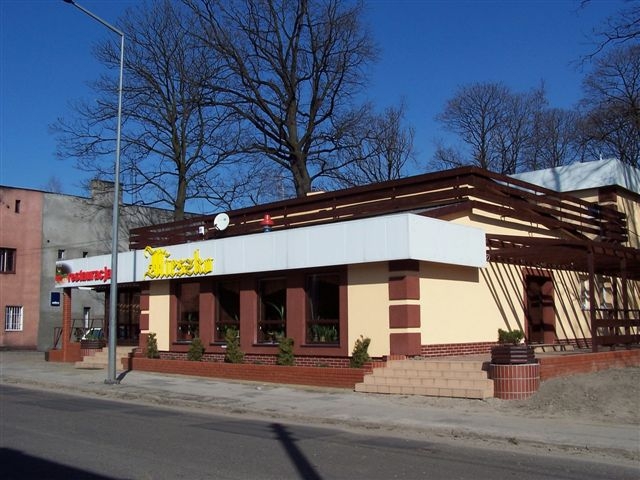 Zdjęcie przedstawia budynek restauracji.