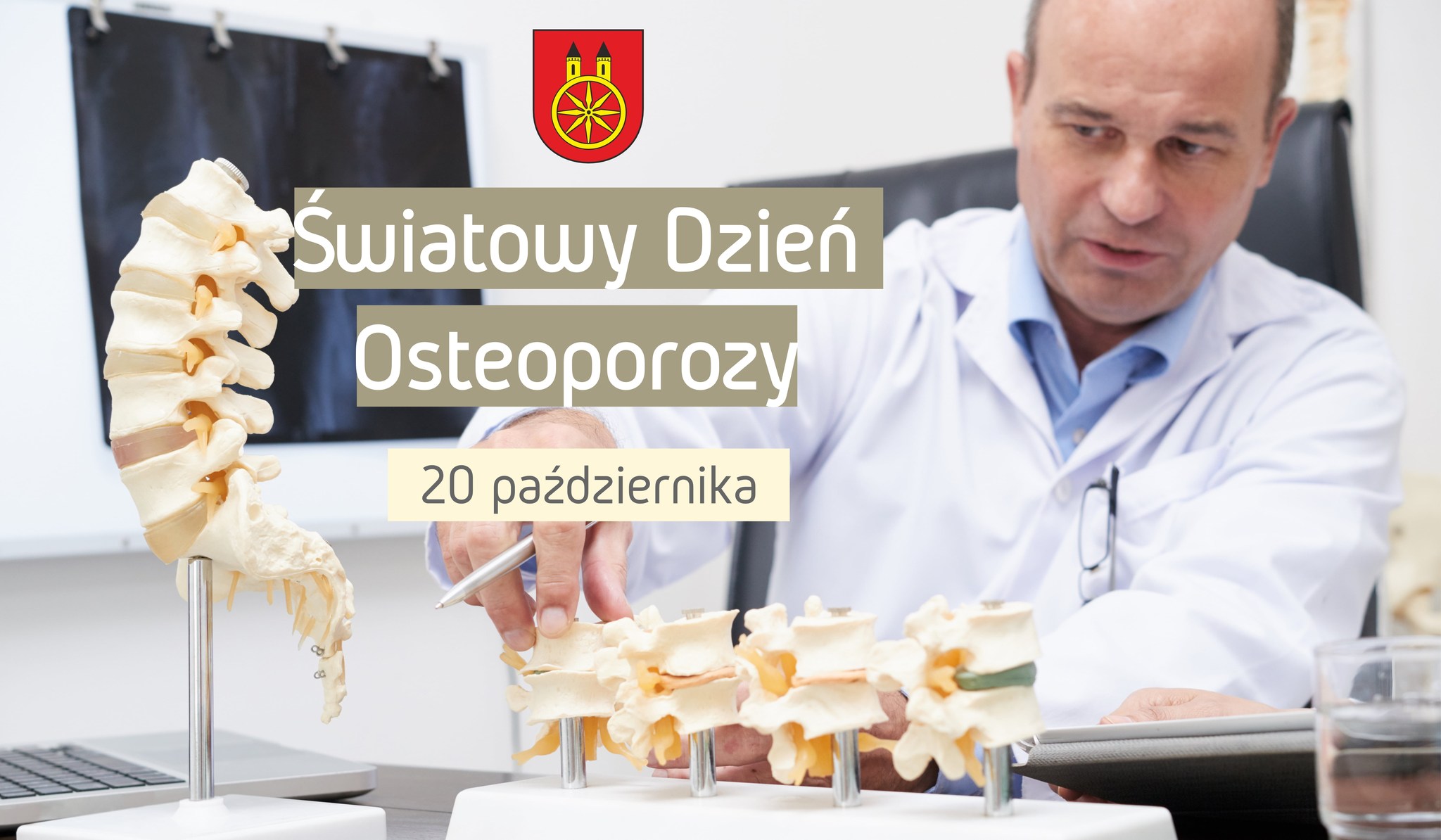 Na grafice widać lekarza omawiającego modele kręgosłupa oraz napis Światowy Dzień Osteoporozy – 20 października z herbem miasta Koła u góry.