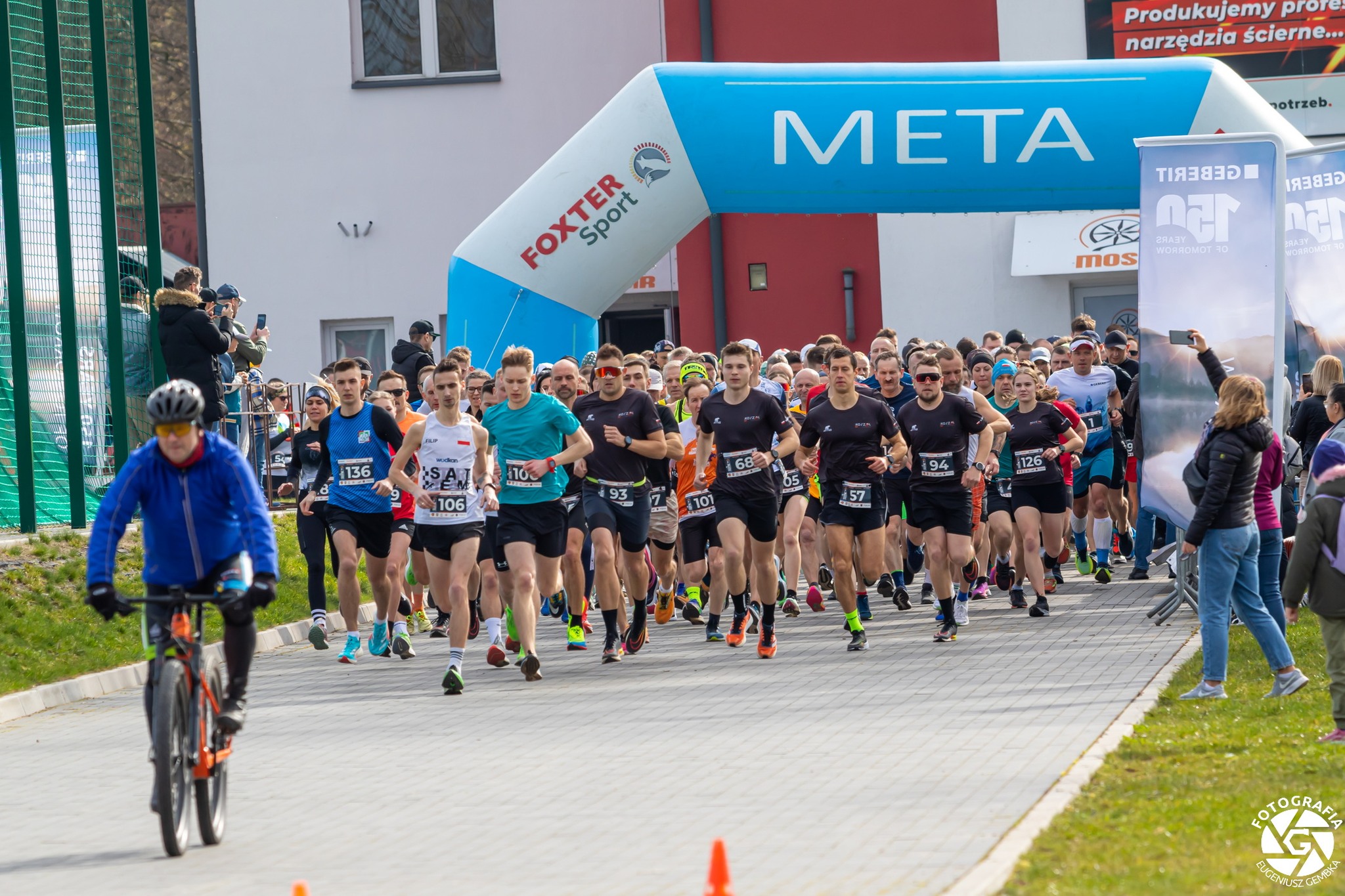 Zawodnicy startują w pierwszym biegu z cyklu VIII edycji Grand Prix Koło 2024