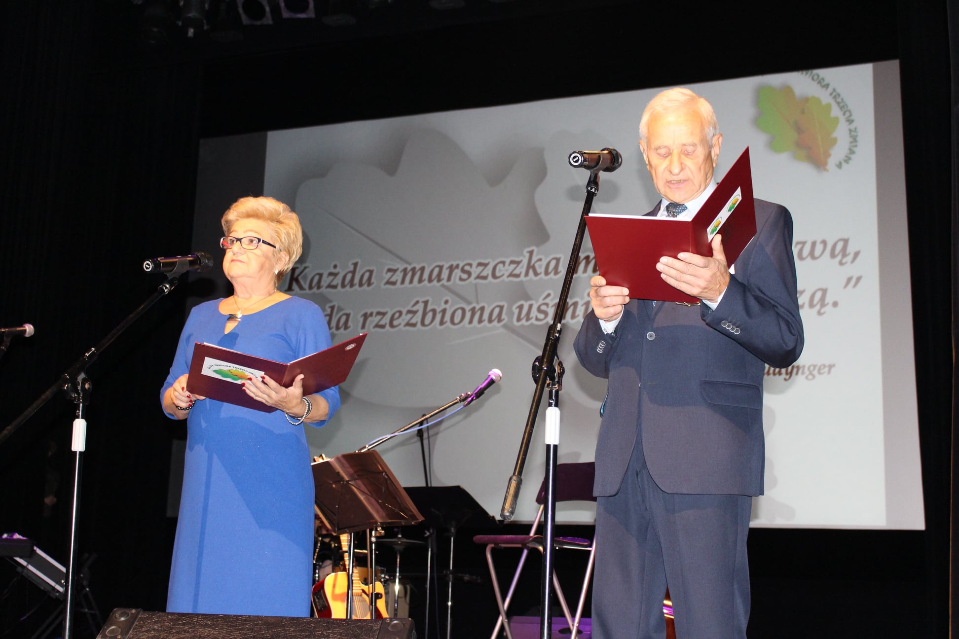 Konferansjerzy na scenie Miejskiego Domu Kultury w Kole