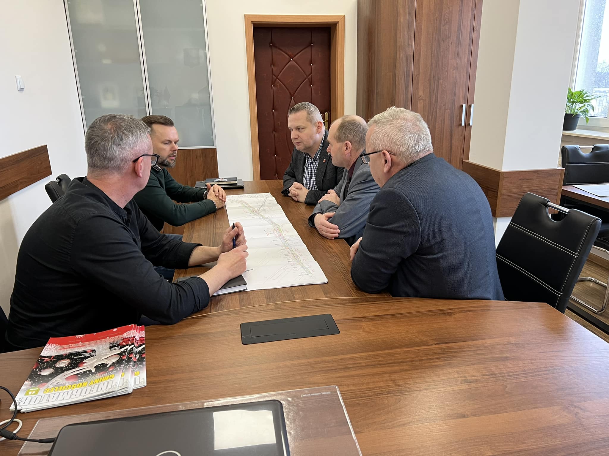 Włodarze Koła i Kościelca obradują w kościeleckim Urzędzie Gminy
