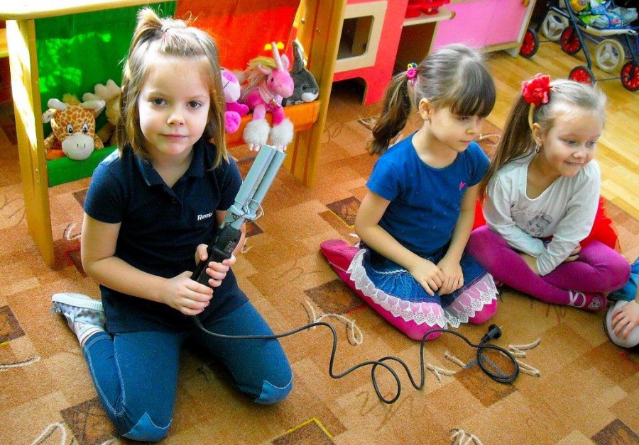 Co lepsze, salon fryzjerski czy ... boisko?