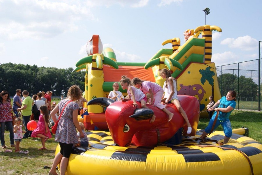 Wakacyjny piknik na stadionie