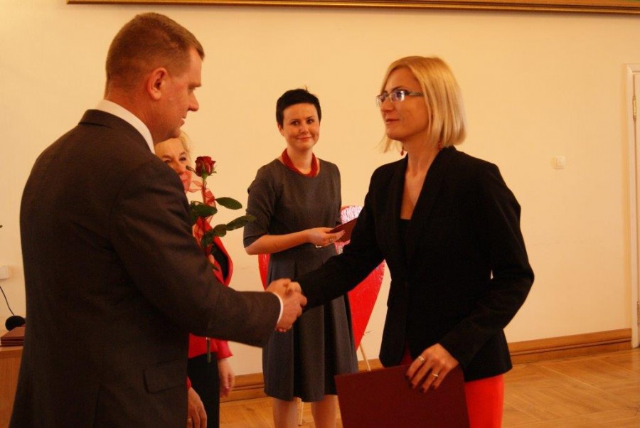 Nauczyciele otrzymali nagrody burmistrza miasta