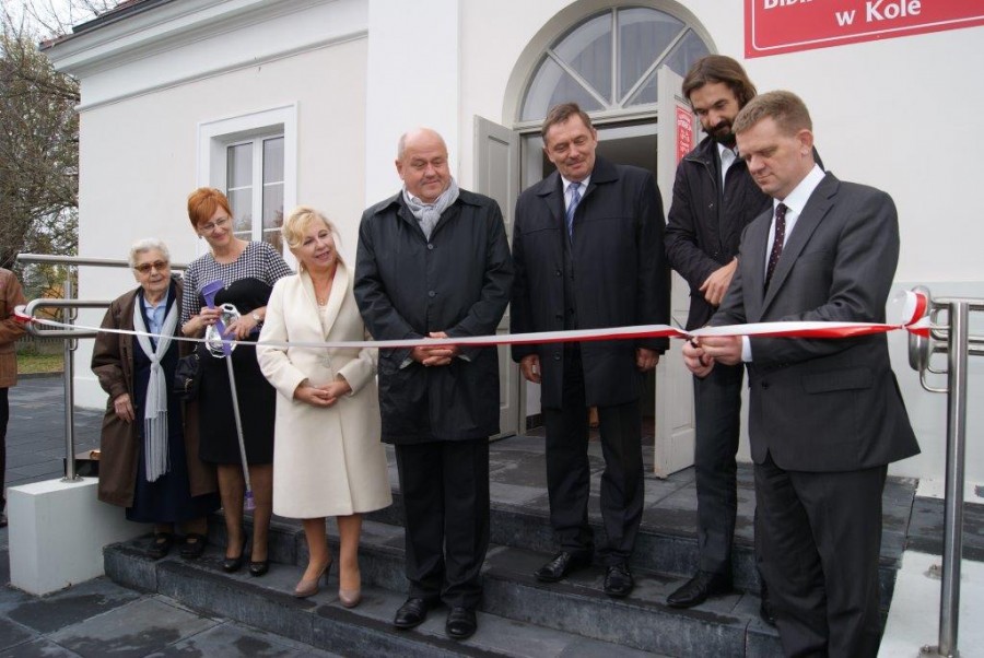 Wstęga przecięta, biblioteka otwarta