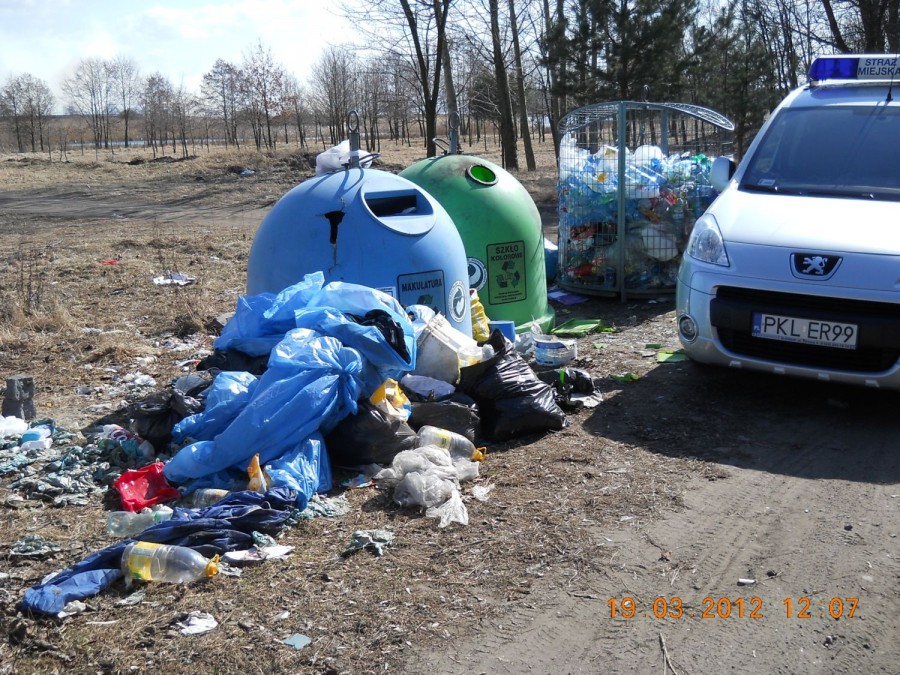 Wyrzucone śmieci