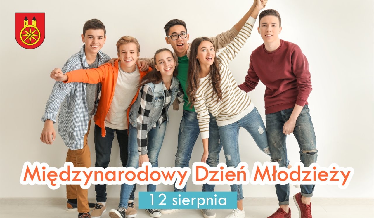 Na zdjęciu widać grupę uśmiechniętej młodzieży oraz napis Międzynarodowy Dzień Młodzieży – 12 sierpnia i herb miasta Koła w lewym górnym rogu.