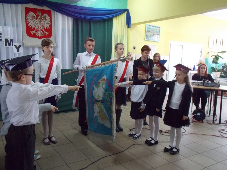 Ślubowanie klas 1 w SP nr 5 w Kole