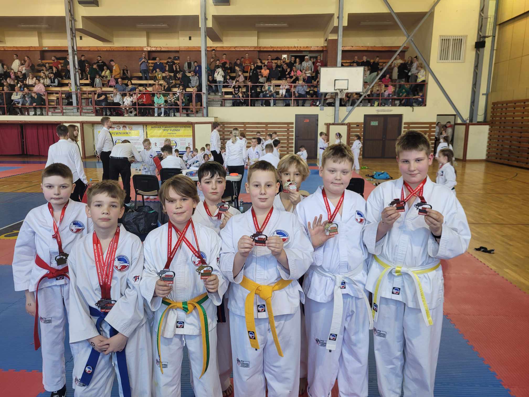 Zawodnicy z Klubu Taekwon-do Hwarang z medalami na Mistrzostwach Mazowsza Taekwon-do