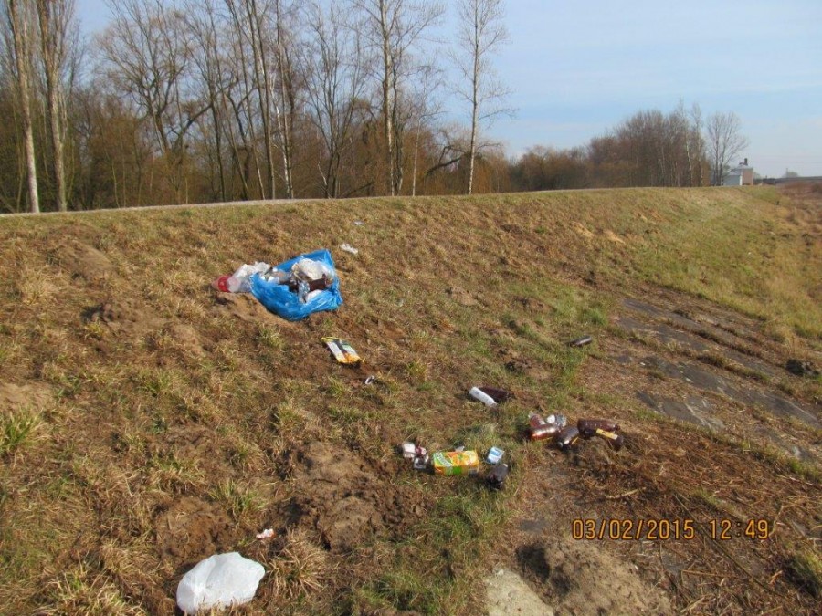 Śmieci na wałach