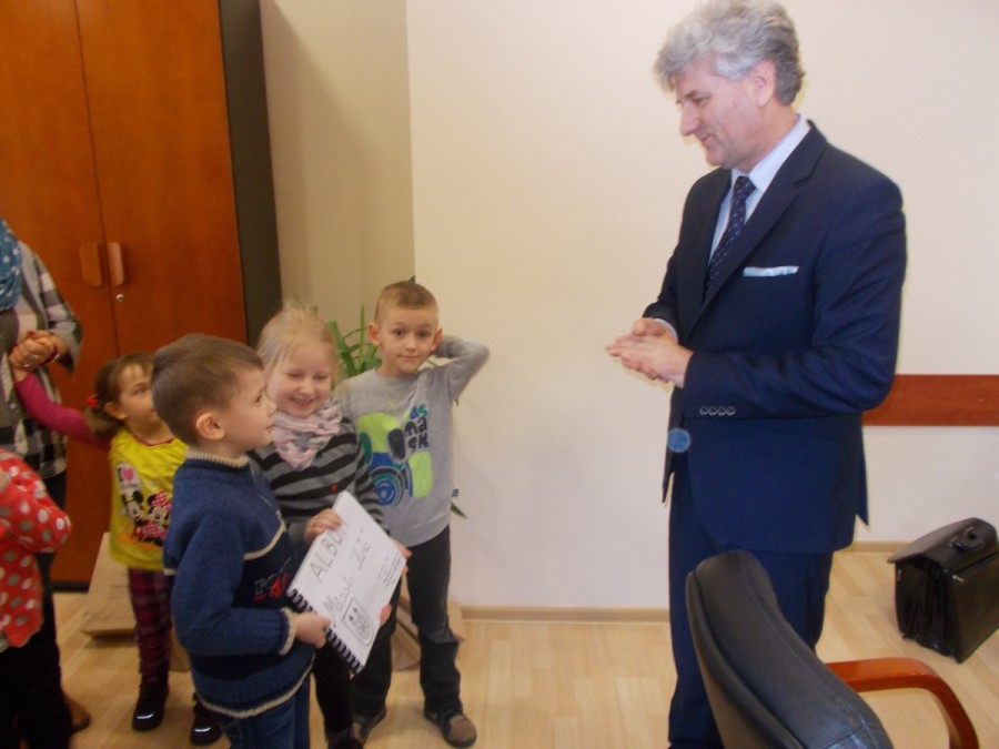 Przedszkolaki z wizytą u Pana Burmistrza