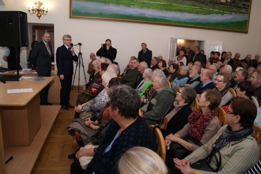 Seniorzy cieszą się z nowych uprawnień
