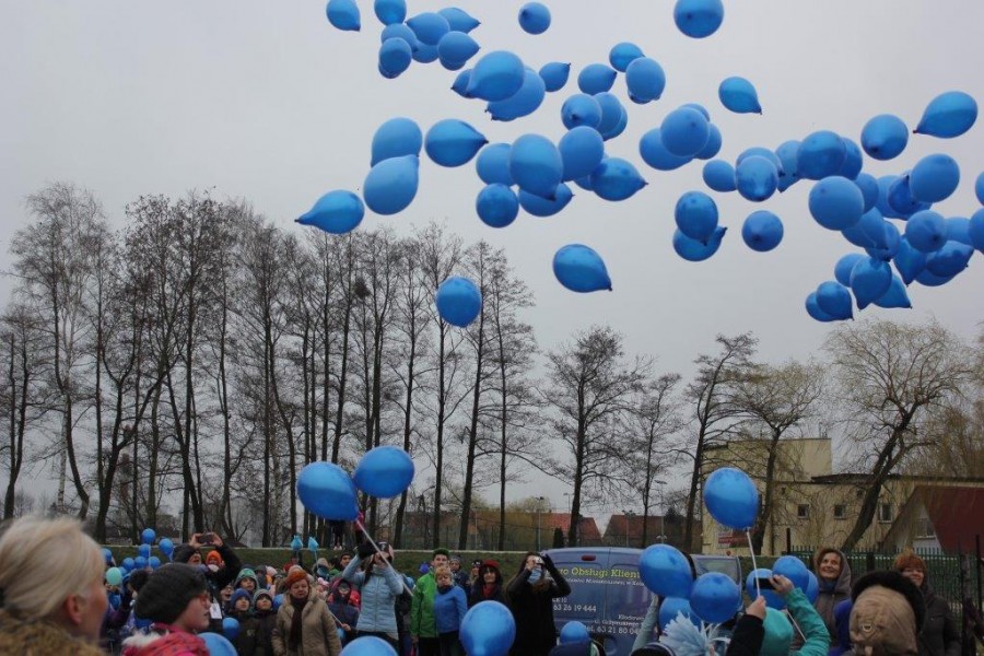 „Niebiescy” wypuścili balony