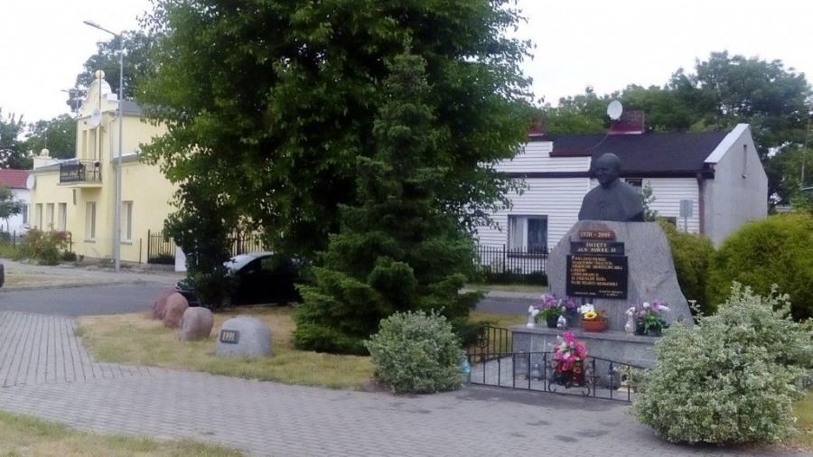 Wypiękniało otoczenie „naszego” papieża