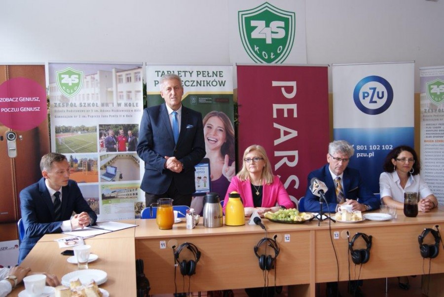 Czwartoklasiści z ZS nr 1 uczą się na tabletach