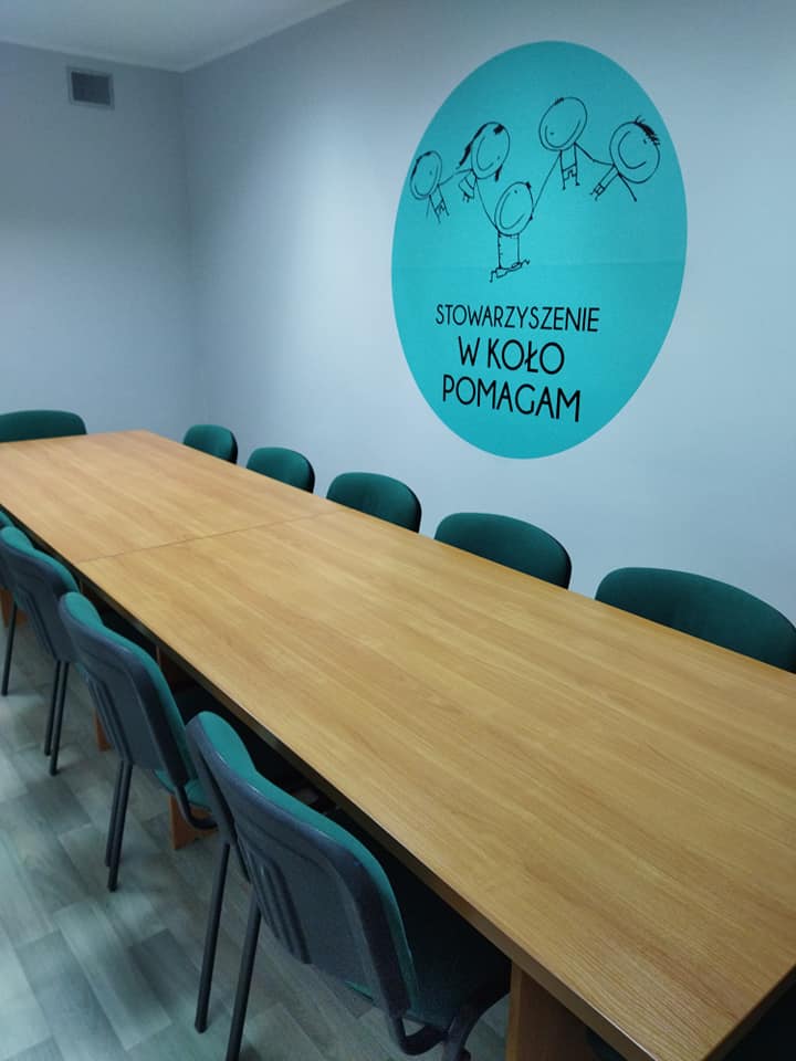 Zdjęcie przedstawia jedno z pomieszczeń odnowionej siedziby Stowarzyszenia 