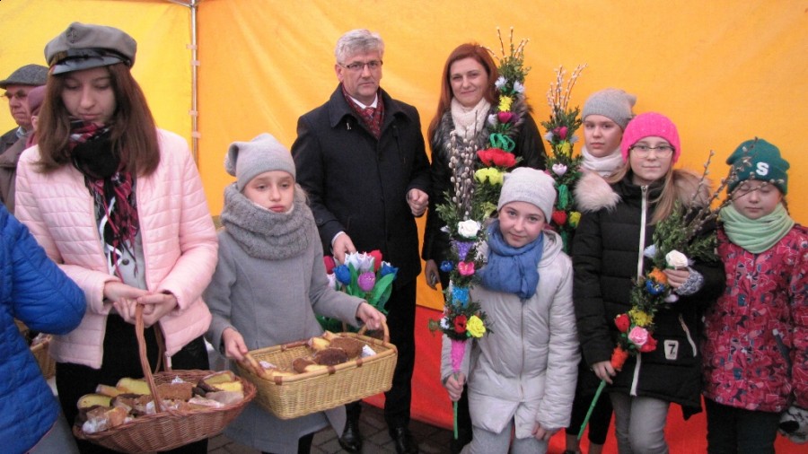 Spotkanie świąteczne dla mieszkańców przy wielkanocnym stole