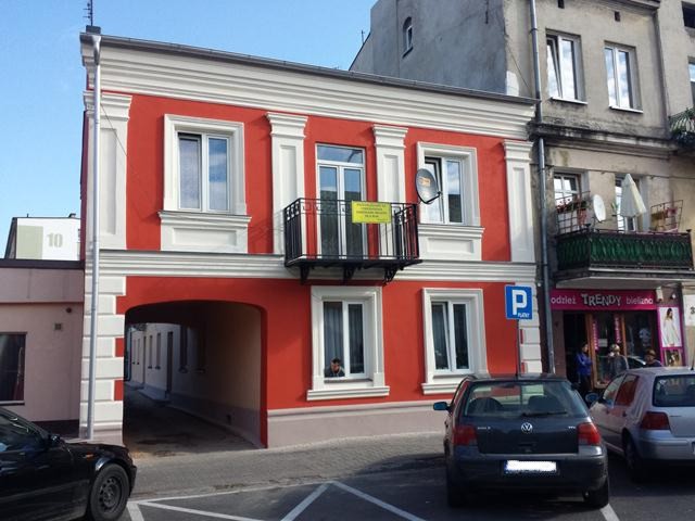 Odnowiona elewacja kamienicy budzi zachwyt