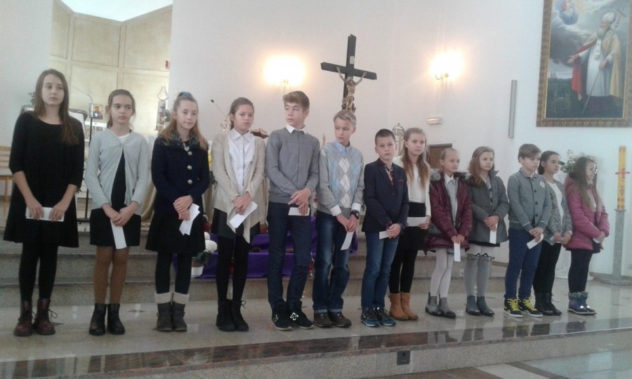 Program artystyczny w wykonaniu uczniów SP nr 1 w Kole
