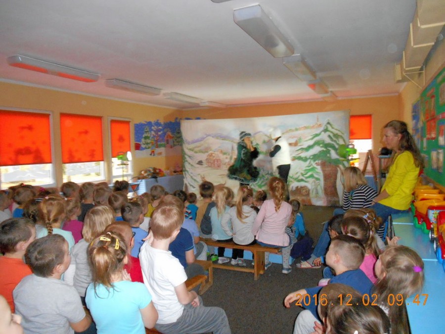 Teatralne „Spotkanie z choinką” w PM 5