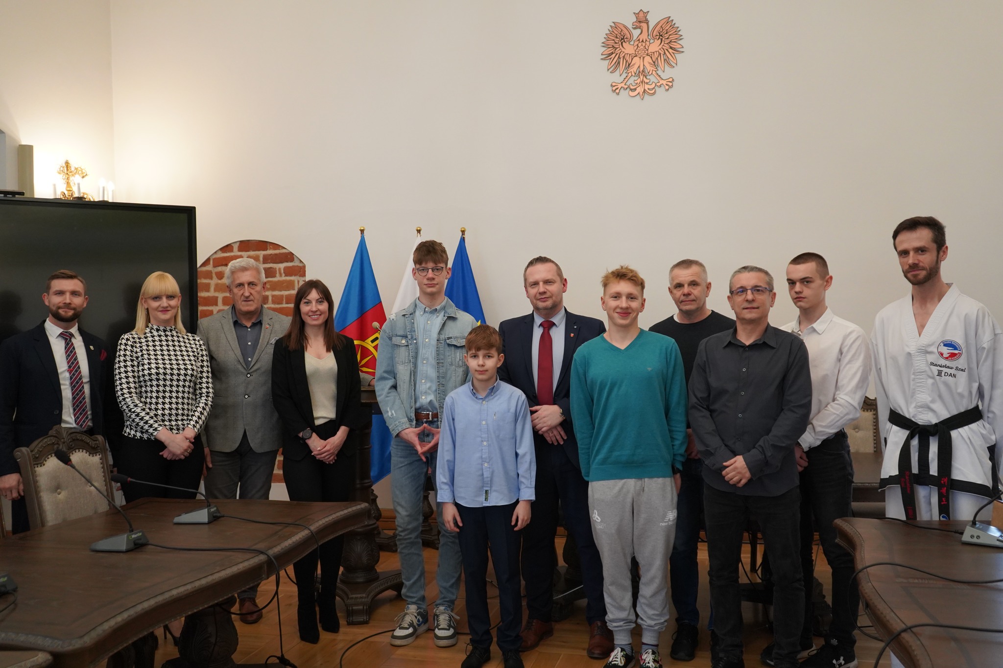 Burmistrz Koła Krzysztof Witkowski i Z-ca Burmistrza z kolskimi trenerami i sportowcami