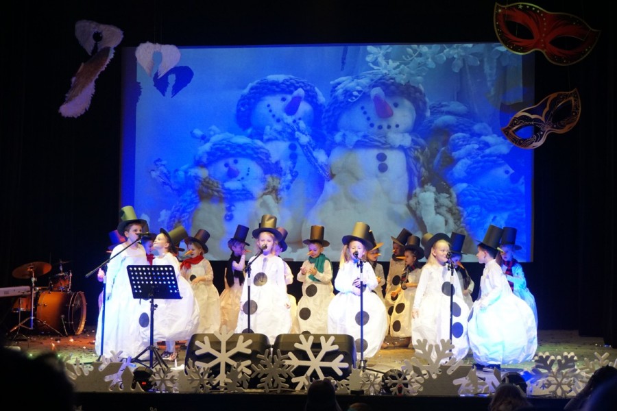 W MDK-u padał śnieg czyli... Koncert Zimowy ZS nr 1