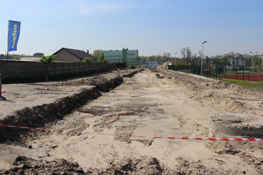 Bricomarche buduje miastu drogę za darmo 