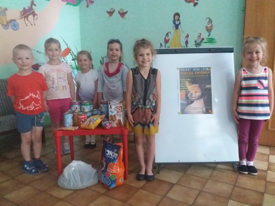 Przedszkolaki z "szóstki" pomogli pieskom