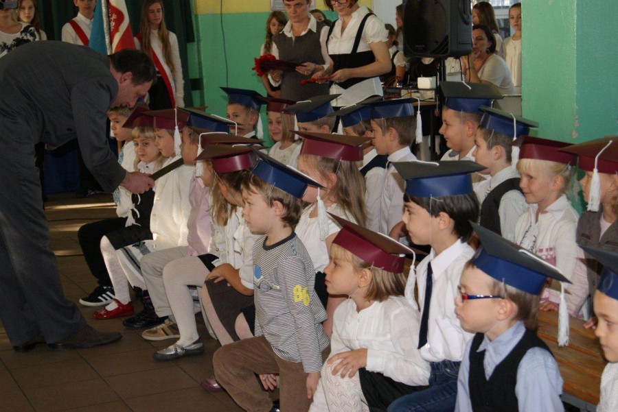 Ślubowanie klas I w kolskiej „piątce”