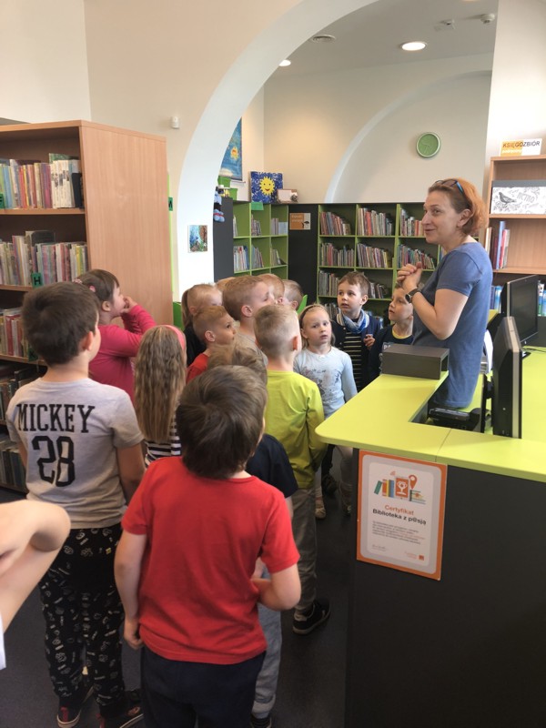 Przedszkolaki z PM3 odwiedziły kolską "książnicę"