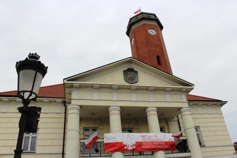 Koło przybrane w biel i czerwień