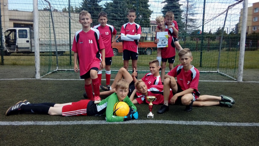 Młodzi piłkarze z „Jedynki” mistrzami rejonu konińskiego