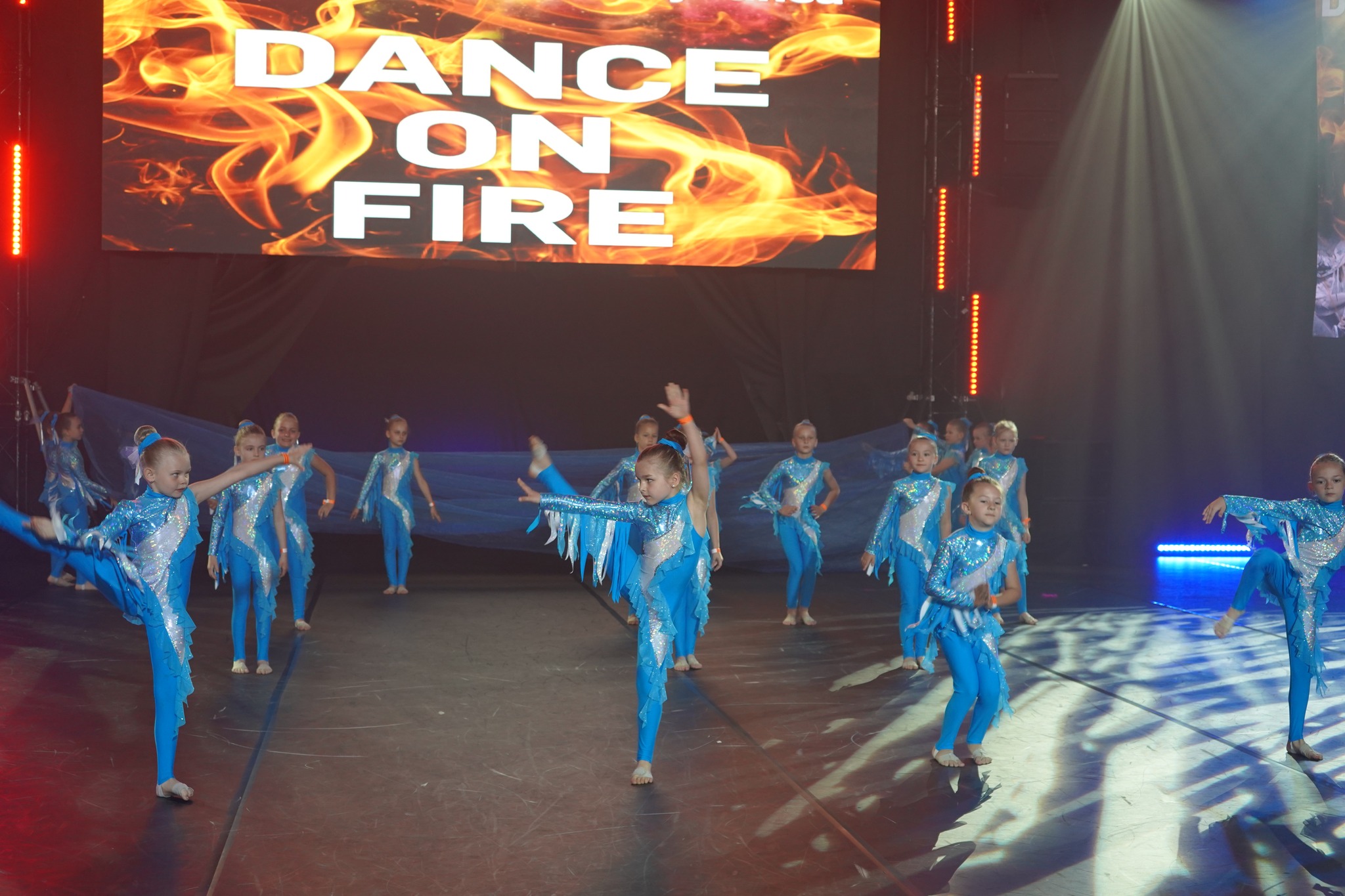 Tancerki na scenie turnieju Dance On Fire w halo MOSiR w Kole