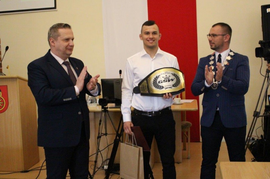 Burmistrz i radni docenili zdobycie pasa mistrzowskiego