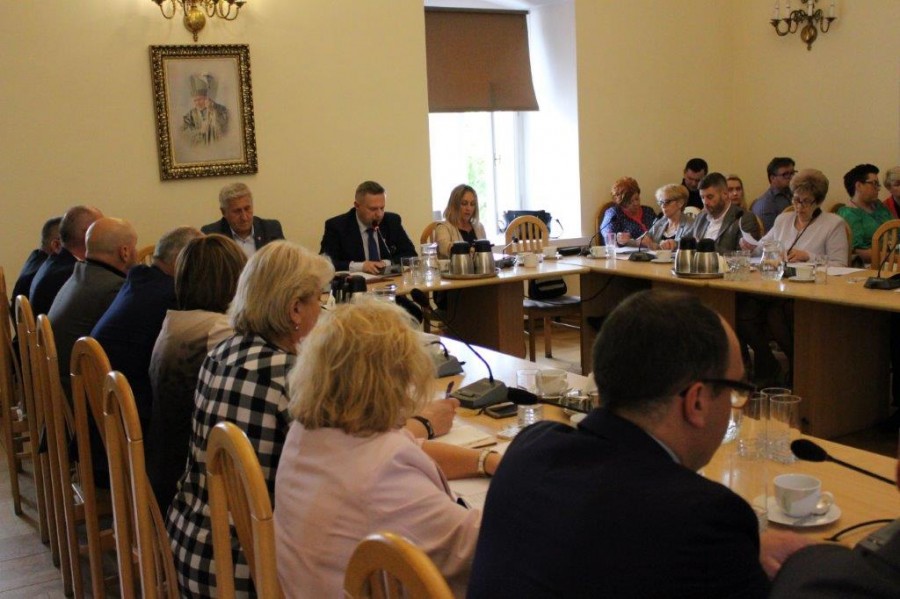 Sesja w mieście pod znakiem sprawozdań i ważnych pytań…