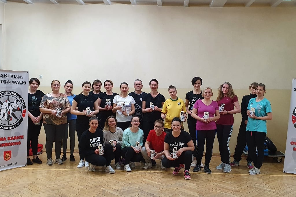 Zdjęcie grupowe uczestniczek Kursu samoobrony 