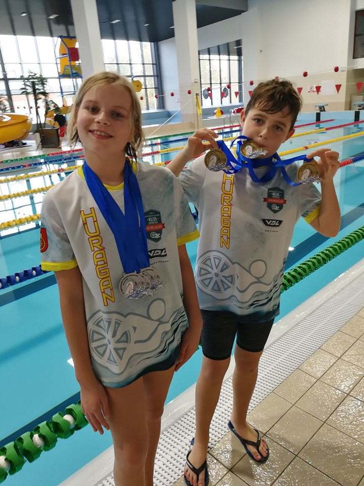 Kornelia i Mateusz z wielkimi sukcesami pływackimi!
