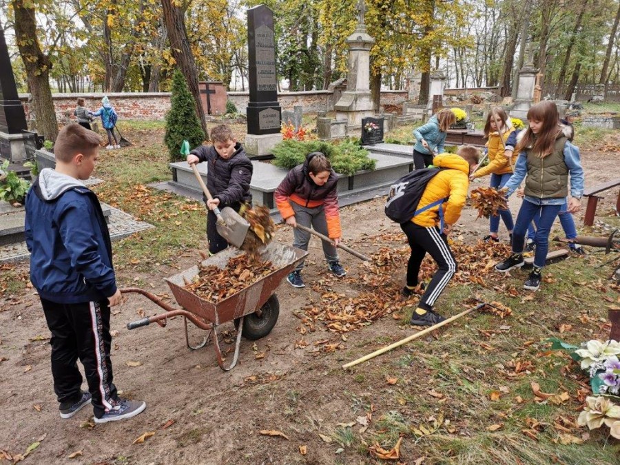 Porządki na nekropolii…