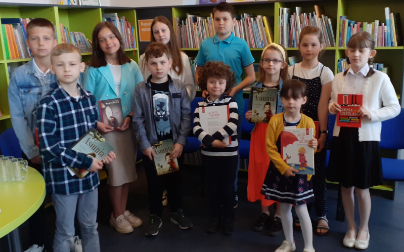 Laureaci konkursu plastycznego „Tworzę w POP-UP” Powiatowej i Miejskiej Biblioteki Publicznej w Kole