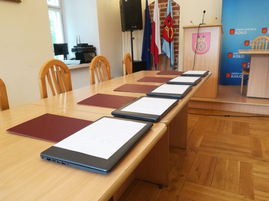 Już są! Laptopy z projektu ZDALNA SZKOŁA trafiły do kolskich szkół