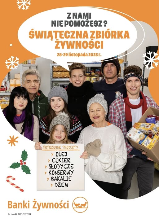 Plakat promujący akcję Świątecznej Zbiórki Żywności. Na plakacie widać zdjęcie uśmiechniętych wolontariuszy w różnym wieku. U góry plakatu, w białym dymku informacja o terminie i haśle akcji. W lewym dolnym rogu logo organizatora Banku Żywności.