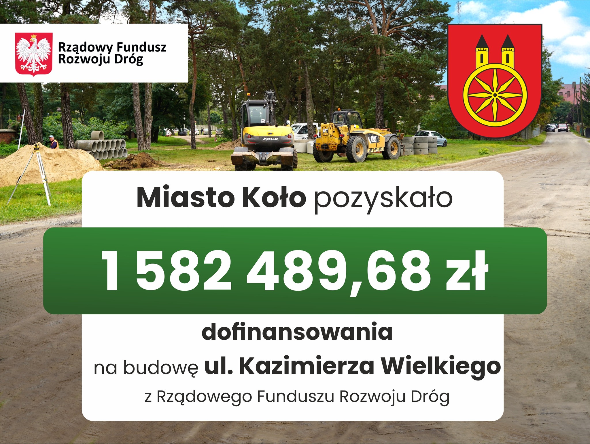 Na zdjęciu widać teren prowadzonych prac drogowych – sprzęt budowlany, materiały oraz przygotowywaną nawierzchnię. Na grafice umieszczono komunikat informujący, że Miasto Koło pozyskało dofinansowania na budowę ul. K. Wielkiego.