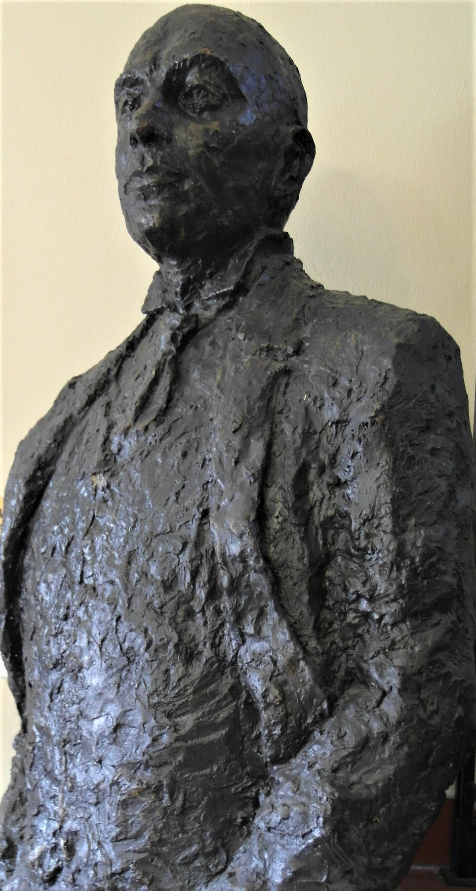 Zdjęcie przedstawia rzeźbę Piotra Kacprzaka 
